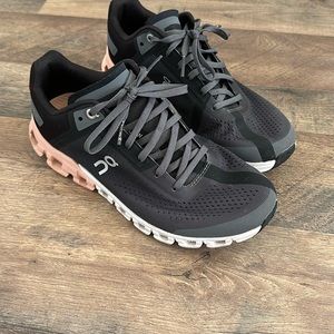 Women’s On cloudflow running shoes size 7